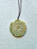 Colgante Bagua de Jade Verde con símbolo del feng shui esculpido