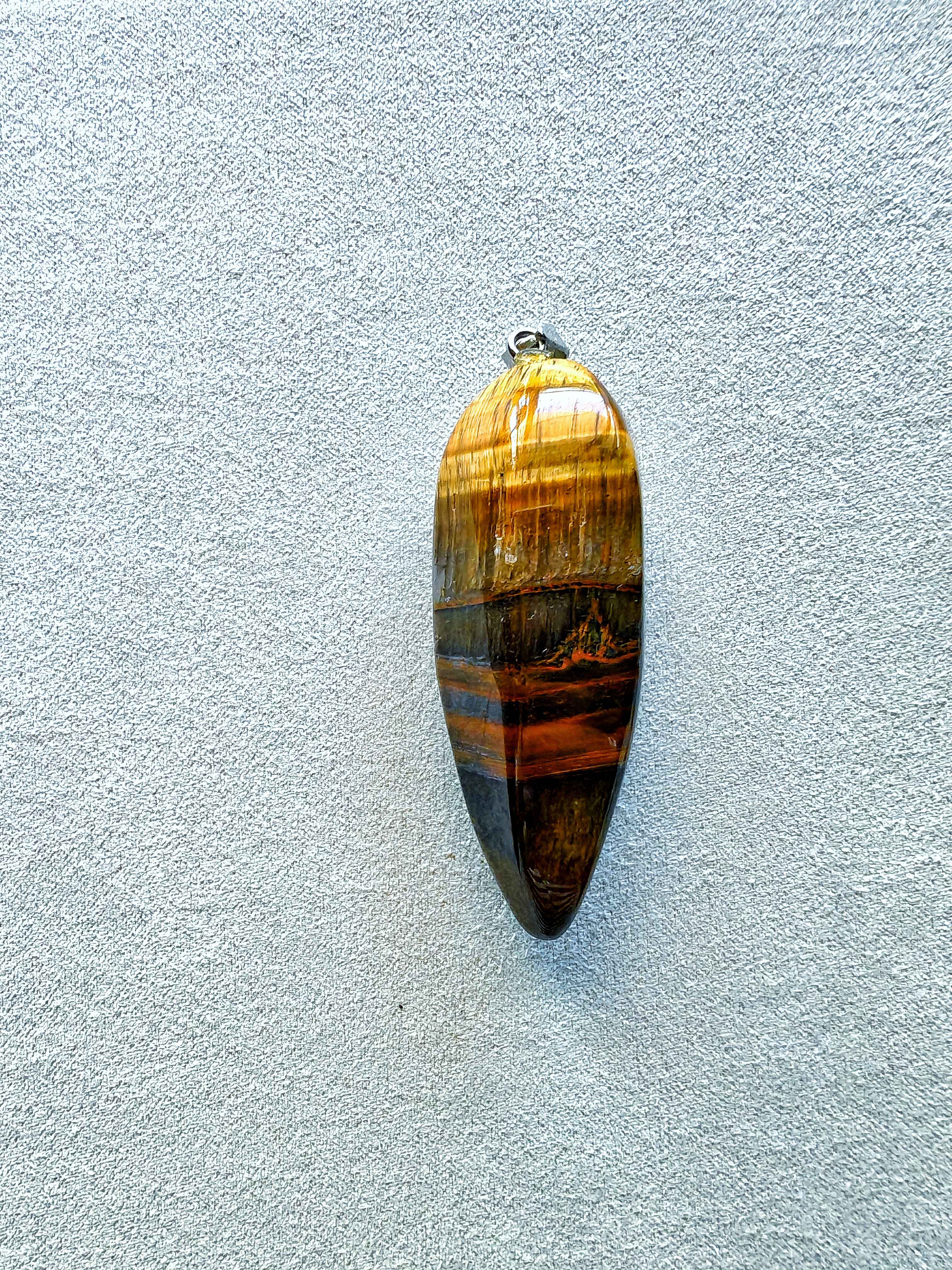 Colgante grande de ojo de tigre pulido en forma de gota, con bandas doradas, marrones y negras y efecto chatoyant natural